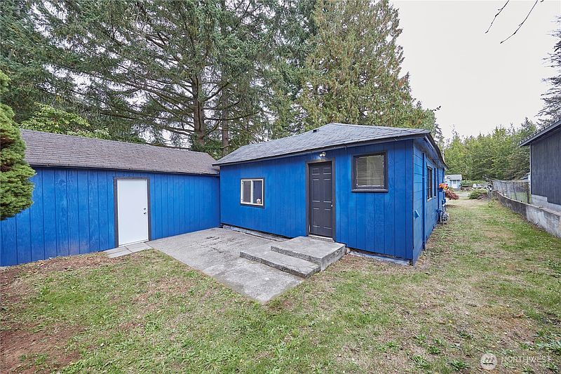 2nd image of 1504 SE Rose Road