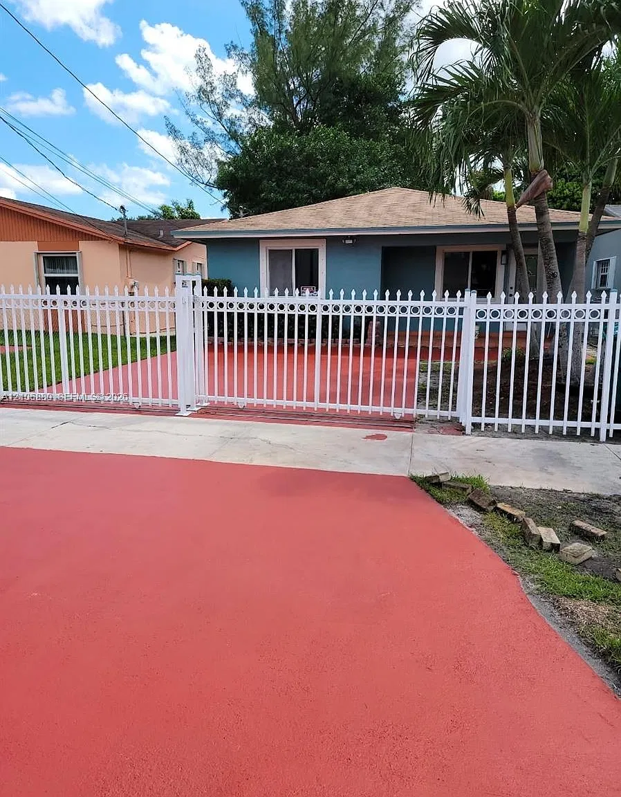 3 bed, 2.0 bath, 1216 sqft, $3,200 — Photo 1