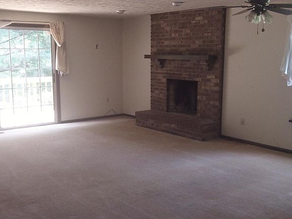 2nd image of 411 Westchester Cmns