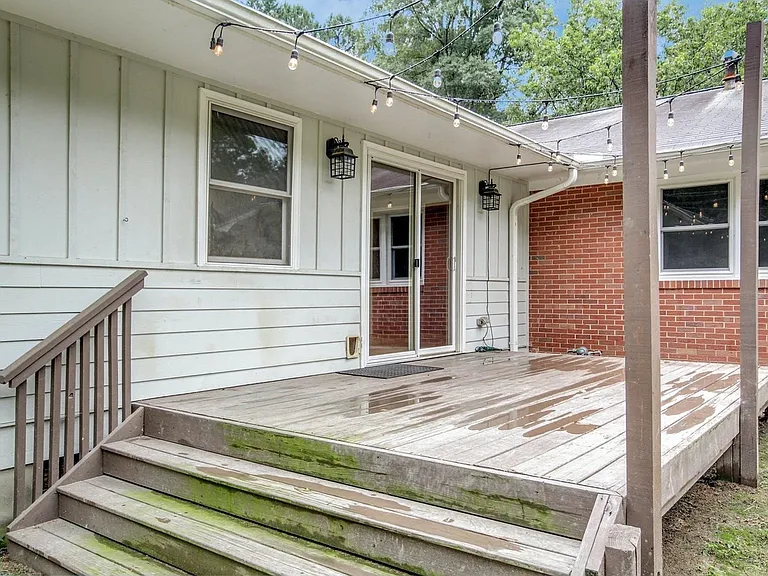 106 Bennington Dr — Photo 23