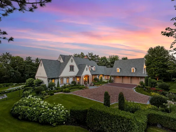 325 Highcroft Ln, Wayzata, MN 55391