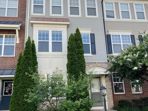 44035 Peirosa Ter, Chantilly, VA 20152