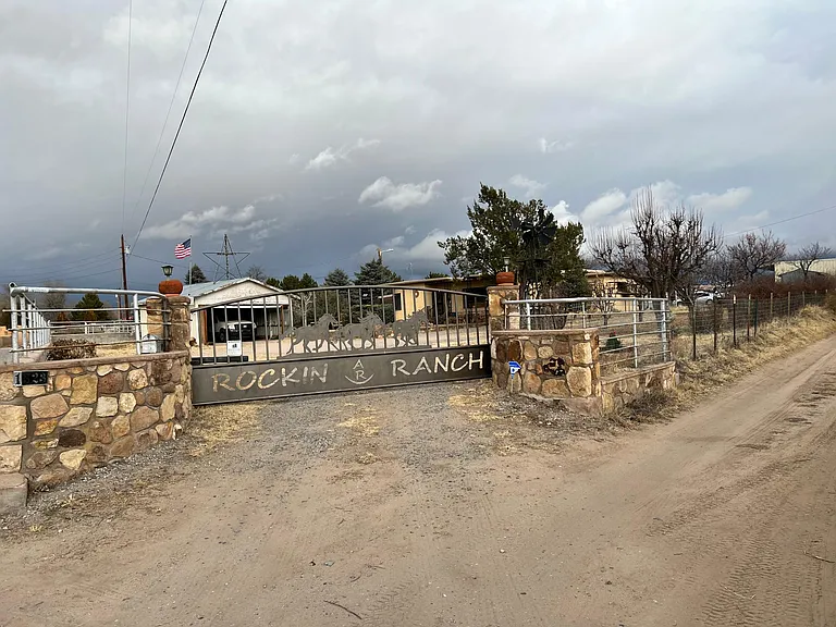 1323 Simmons Ln — Photo 19