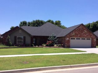 2016 Ez Go Dr, Weatherford, OK 73096