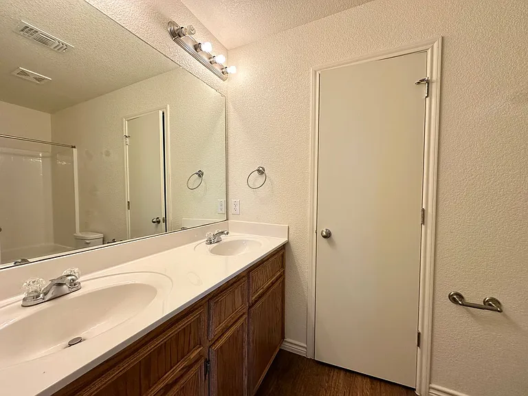 901 Lasso Dr — Photo 51