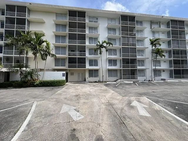 Bahia Vista Condo — Photo 3