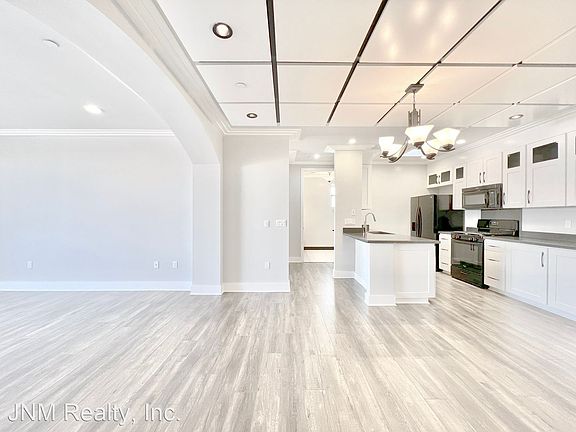 3rd image of 10270 Almayo Ave #409