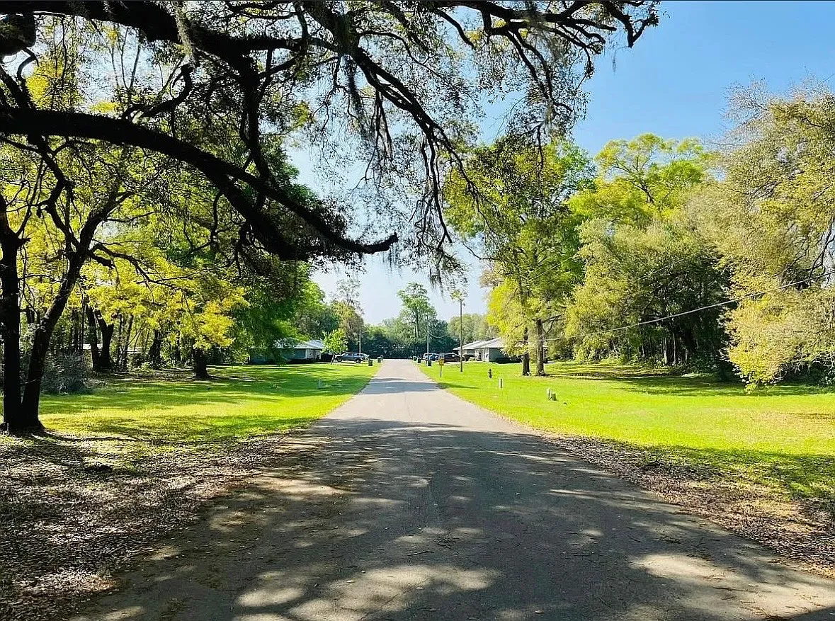 3 bed, 1000 sqft, $1,300 — Photo 1