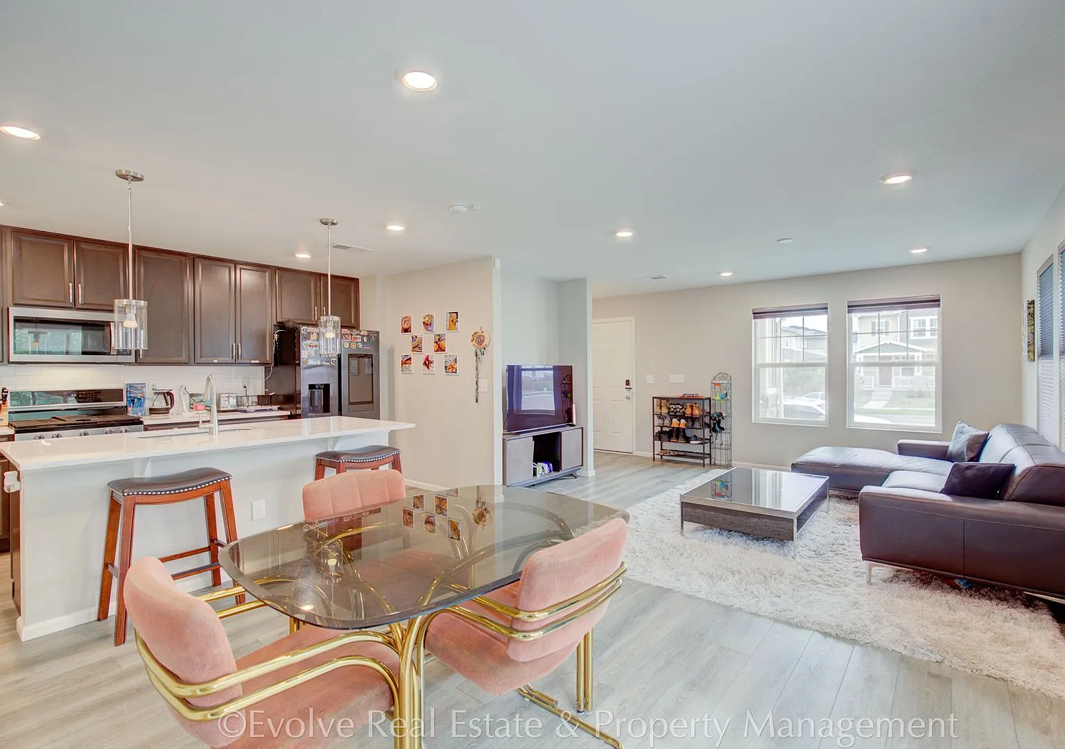 Evolve Real Estate: Stunning Aurora Gem! Available October 3rd — Photo 3