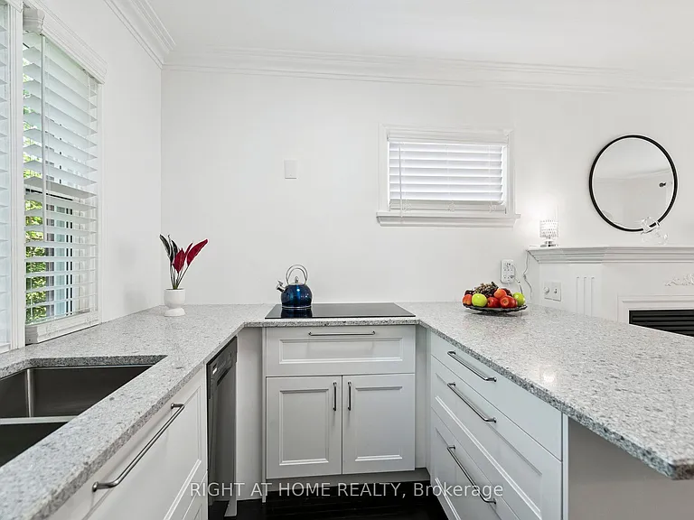 105 Glenridge Ave — Photo 5