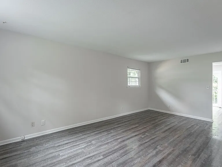 2404 Briggs Avenue — Photo 4