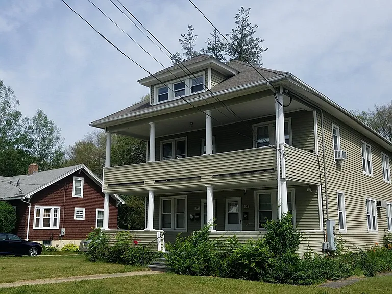 303 Pleasant St — Photo 1