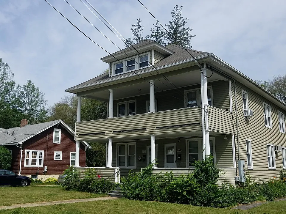 303 Pleasant St