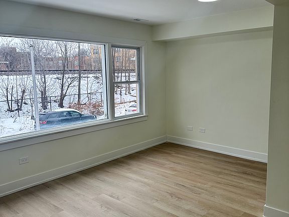 5th image of 6123 N Ravenswood Ave