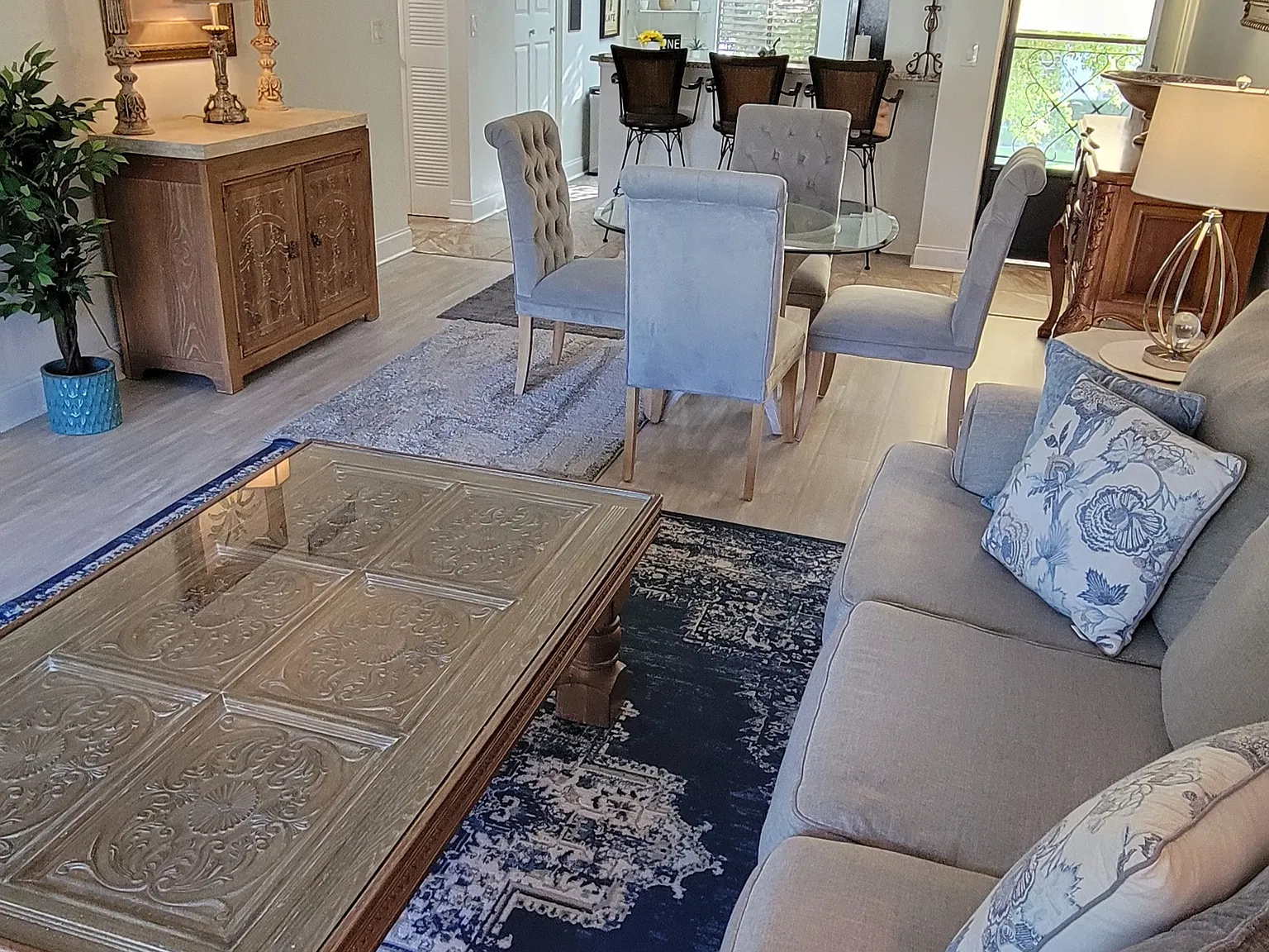 2 bed, 1054 sqft, $1,850 — Photo 4