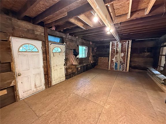 4th image of 418 Ambridge Ave