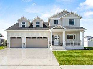 7469 Claire Dr S, Fargo, ND 58104