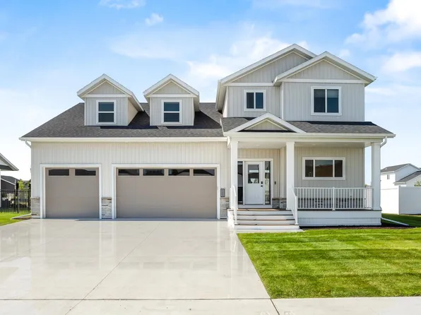 7469 Claire Dr S, Fargo, ND 58104