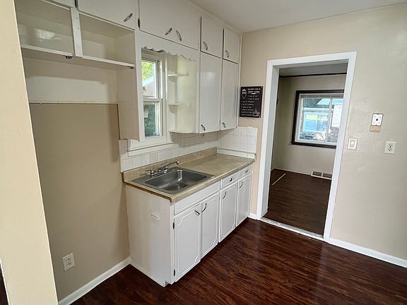 5th image of 31709 Grove St