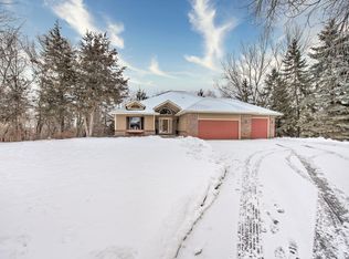 1114 Hazelcrest Dr, Hudson, WI 54016