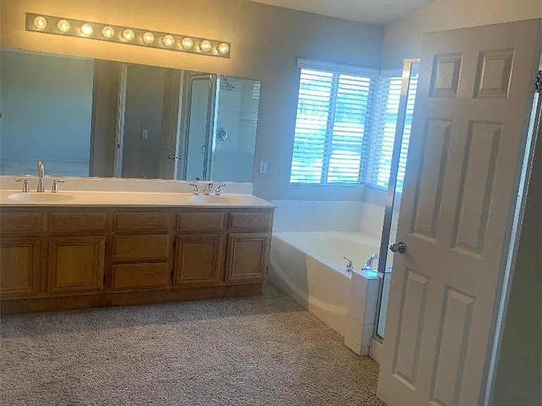 2835 S Bon View Ave — Photo 7