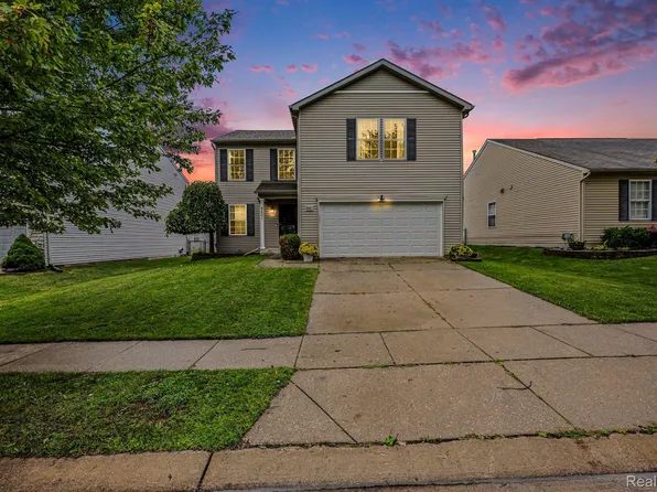 8601 Kalamazoo River Dr, Fowlerville, MI 48836