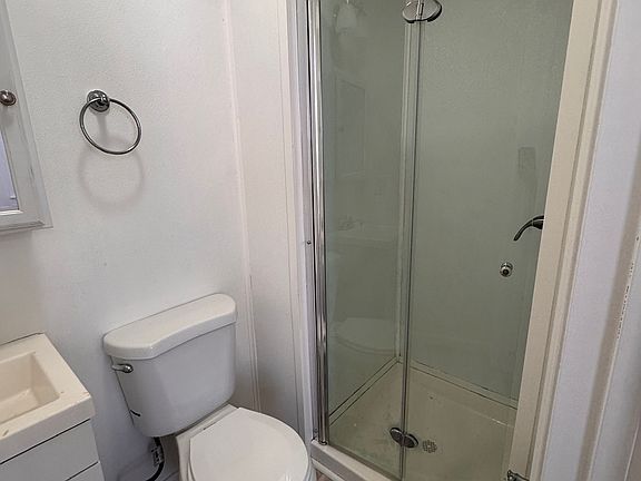 4th image of 2540 McCulloh St #3