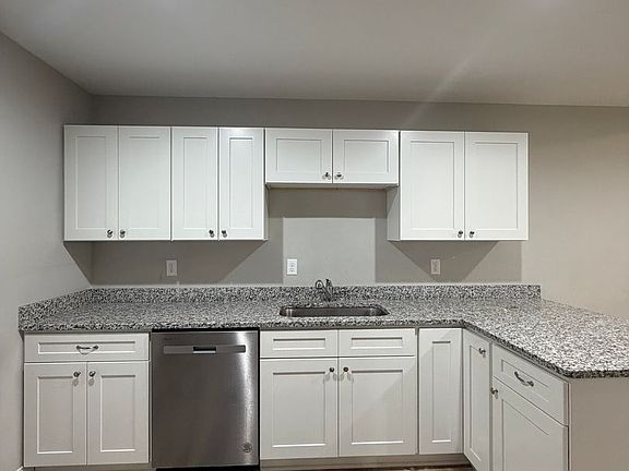 3rd image of 907 Linden St #B