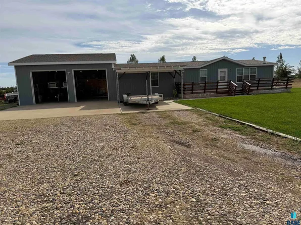 416 Captains Cove Pl, Pierre, SD 57501