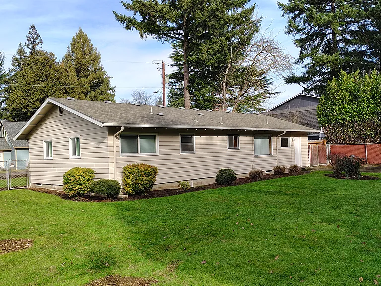 5800 SE Willow St — Photo 3