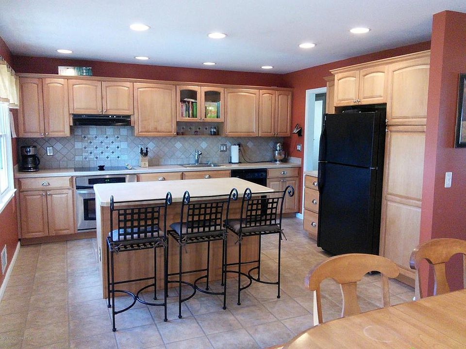 1st image of 851 Royal Ln