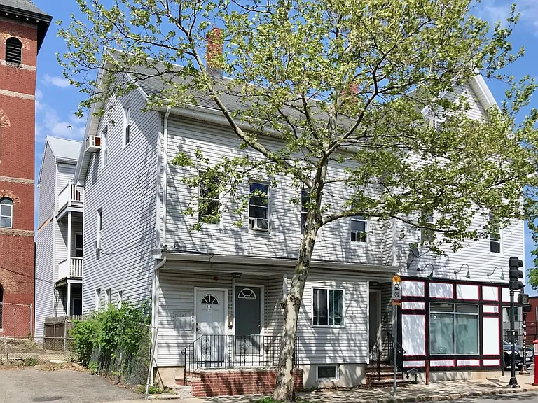 131 Pearl St — Photo 14