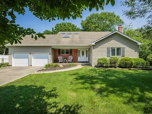 32 Merrivale Drive, Smithtown, NY 11787