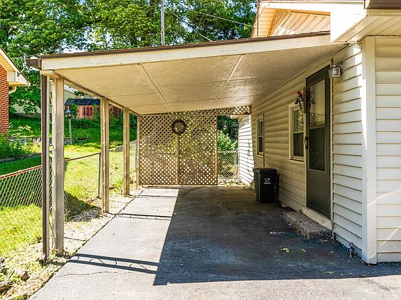 5th image of 7600 Carden Dr