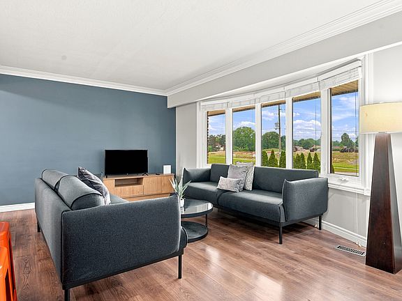 2nd image of 240 Lakeshore Rd #1