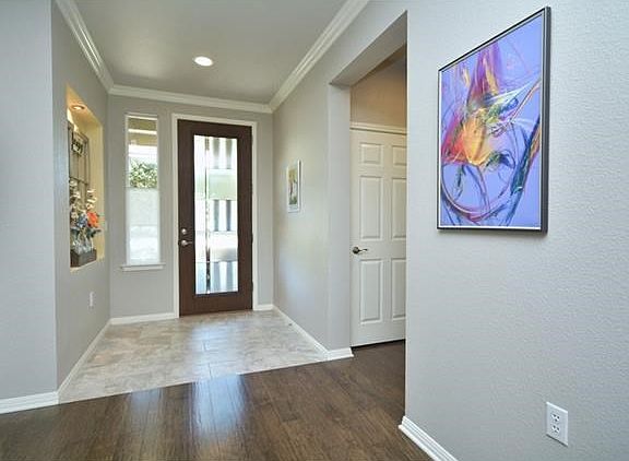 A full-view leaded glass door introduces you to the clean lines of this home and an art niche with spotlight allows for placement of your favorite piece of art work.