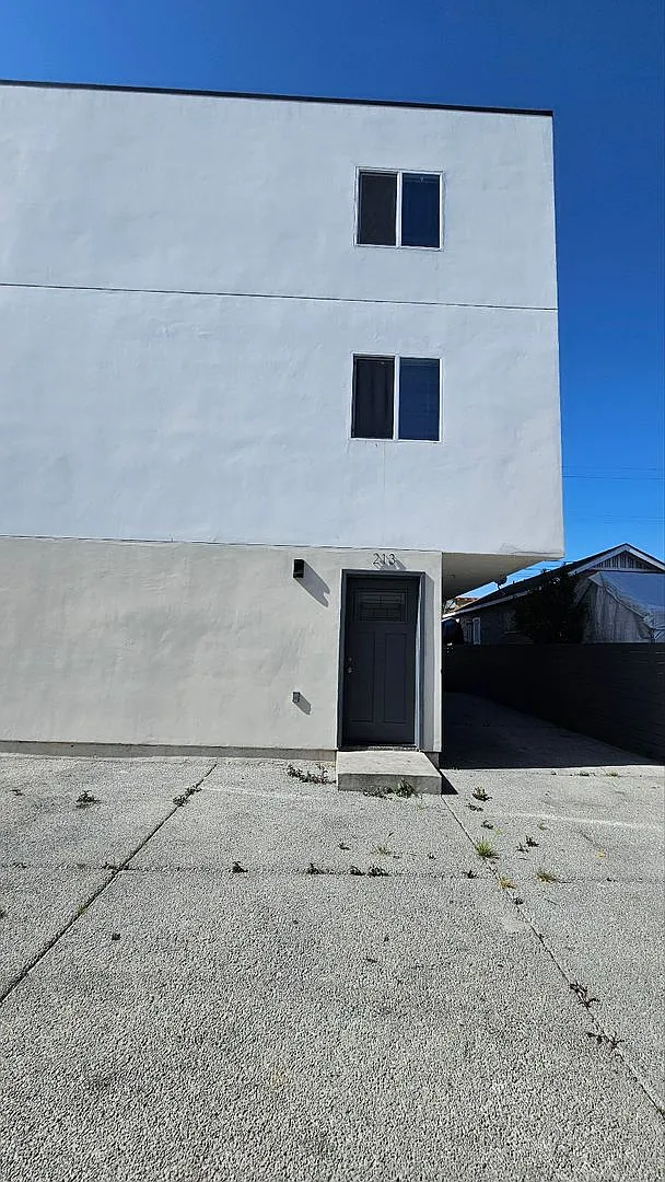 43(211) — Photo 3