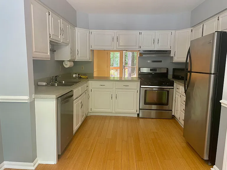 205 Forest Ct #205 — Photo 2