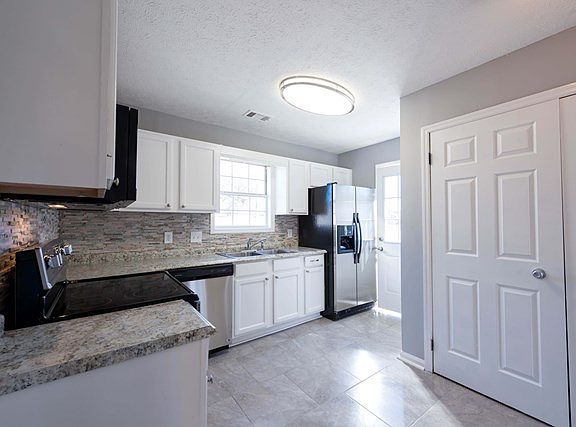 3rd image of 719 Wehring Ln