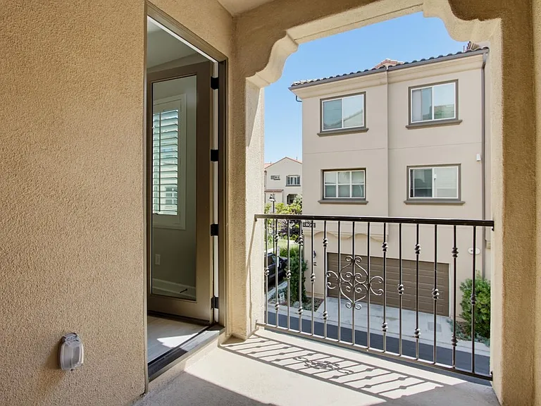 1577 Castillo #8 — Photo 47
