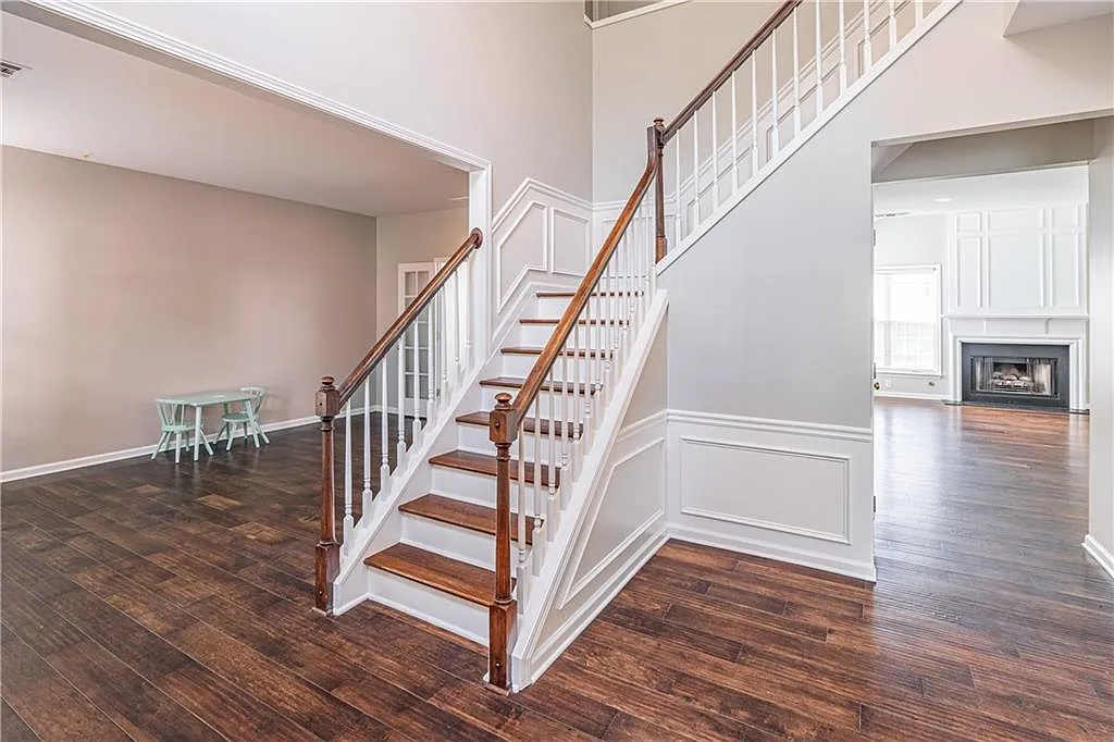 4 bed, 2.5 bath, 3164 sqft, $3,000 — Photo 2
