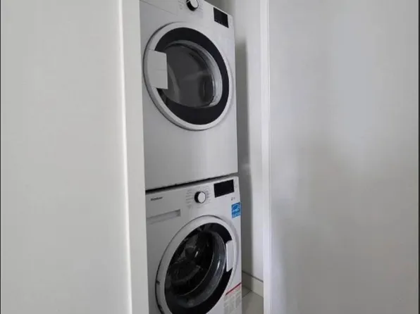 5 Buttermill Ave #2707, Vaughan, ON L4K 4Z4