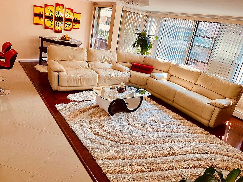Spacious living room