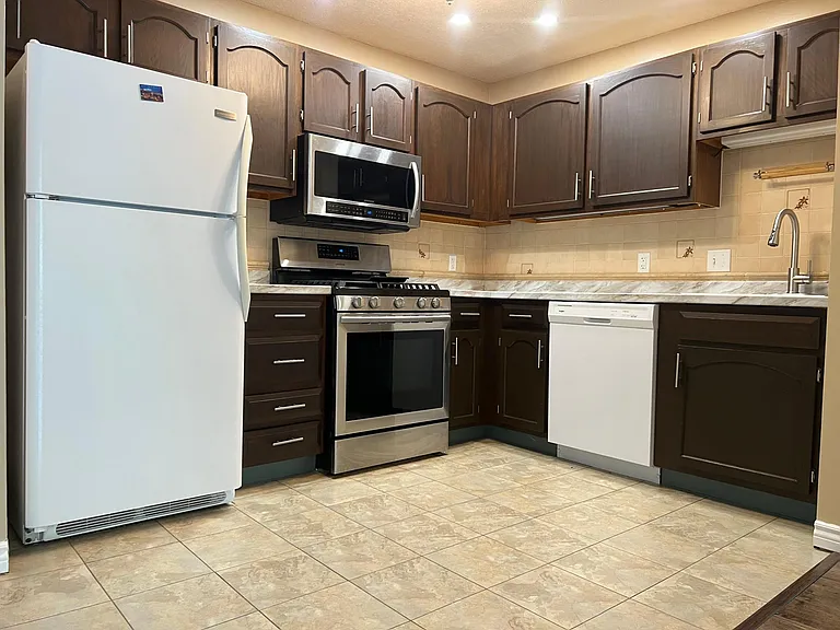 379 Huse Rd #37 — Photo 11