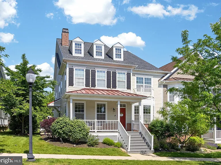 121 Shilling Ave — Photo 1