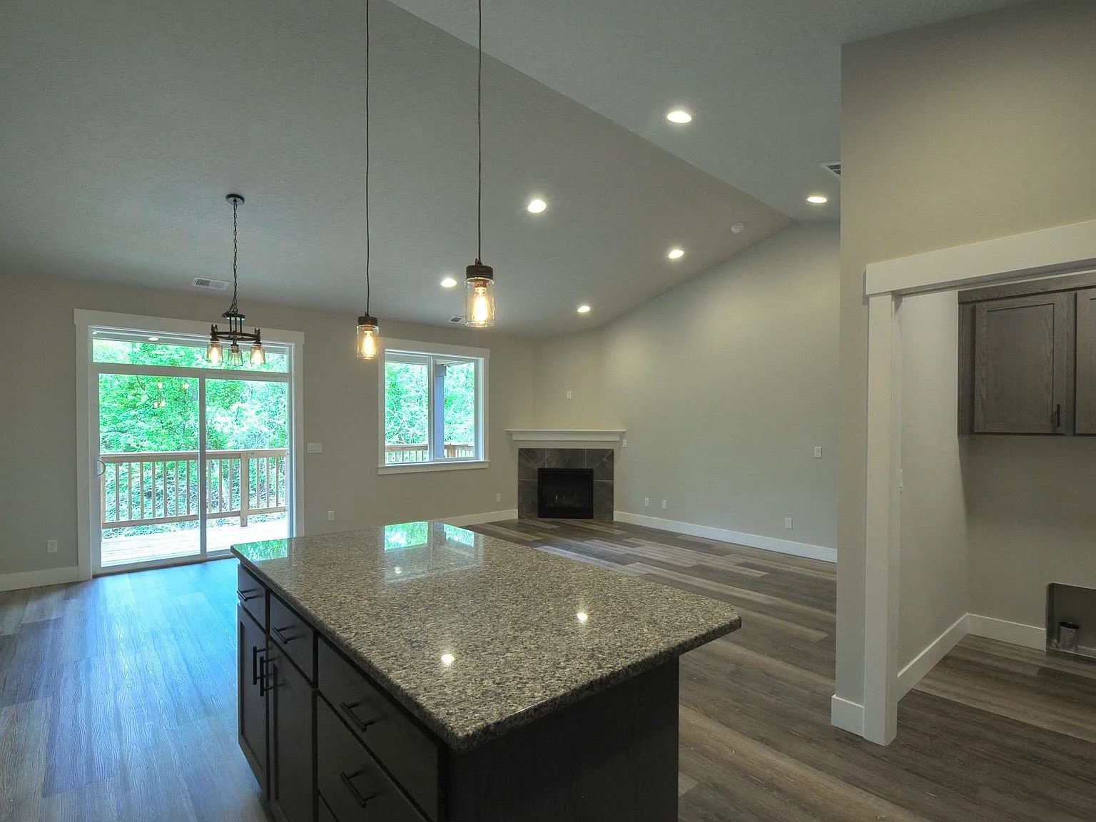 3 bed, 1619 sqft, $2,950 — Photo 3