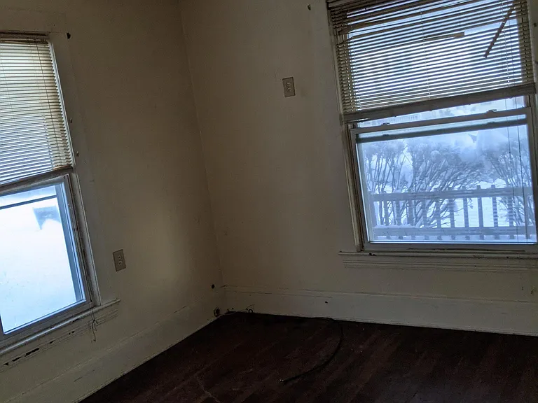 Woodrow Ave — Photo 4