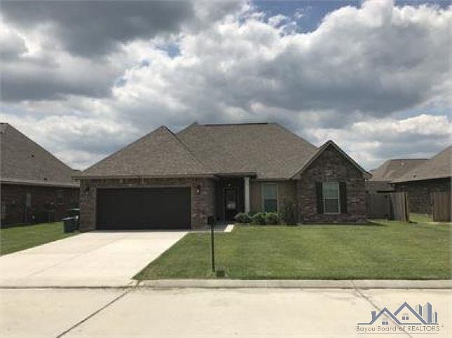 1st image of 220 Carriage Way
