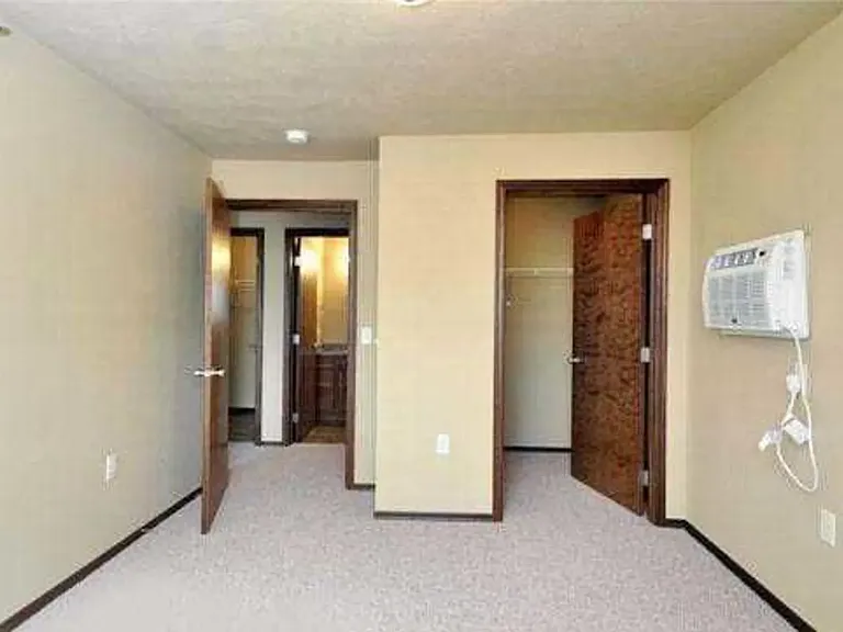 Mirada Manor Apartments — Photo 8