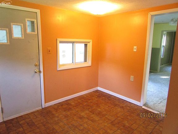 4th image of 820 N Ball St